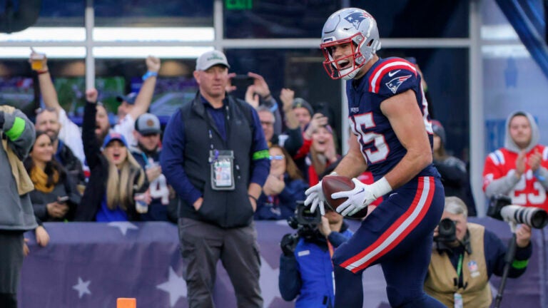 Patriots, Hunter Henry continue to get bad news on injury report